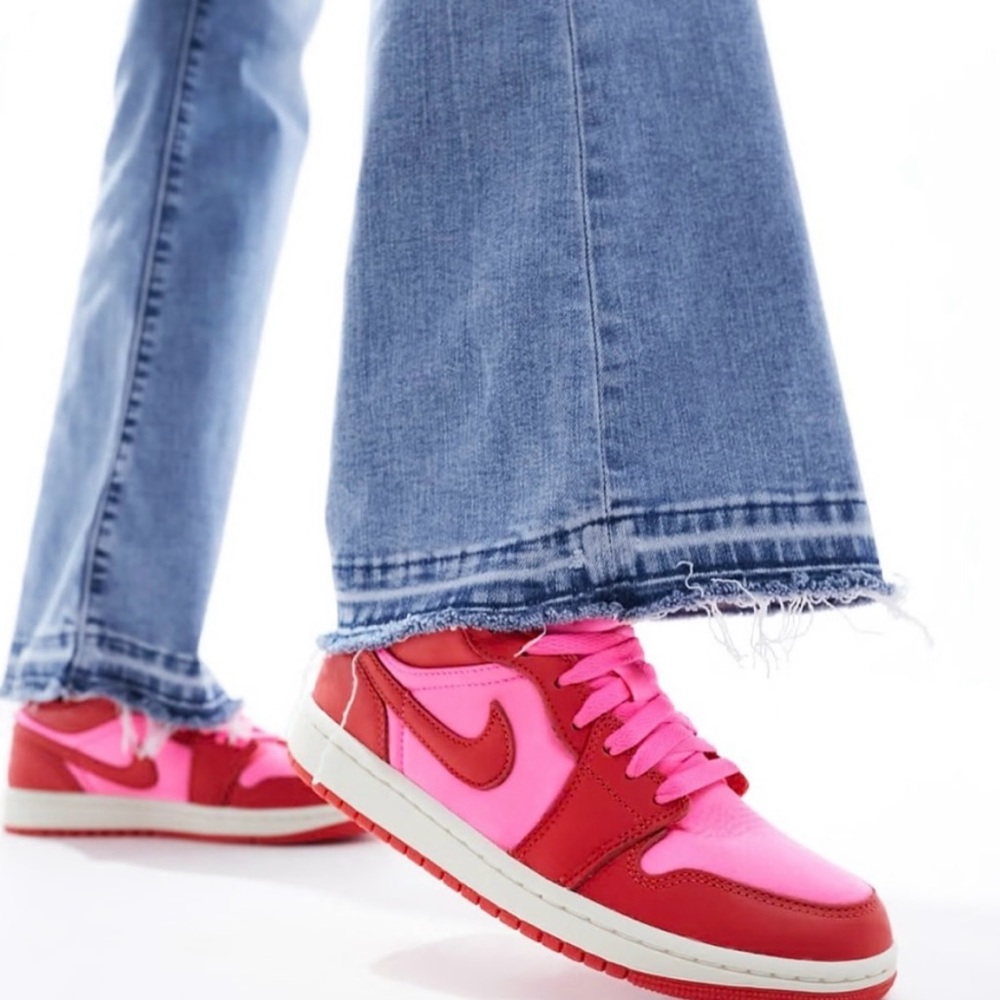 Nike Air Jordan 1 Low SE Pink Blast - Picture 3 of 11